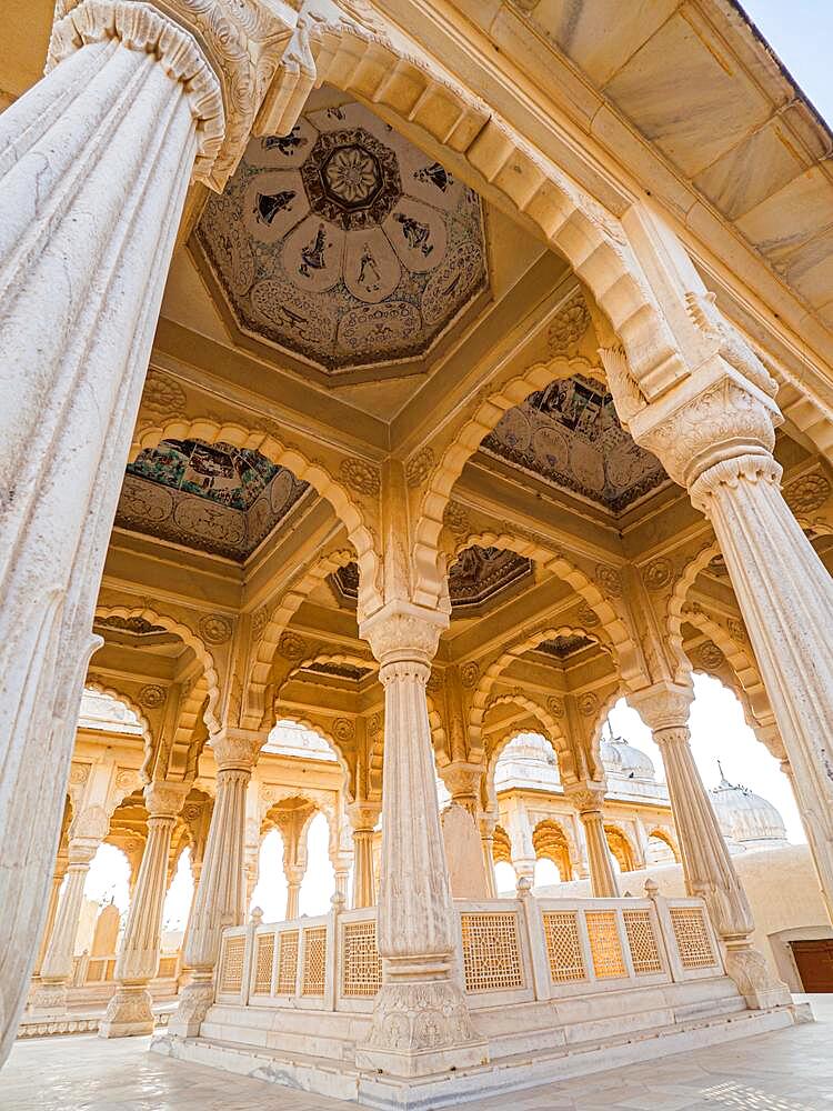 Devi Kund Sagar, Chattris, cremation grounds of the Maharajas of Bikaner, Bikaner, Rajasthan, India, Asia