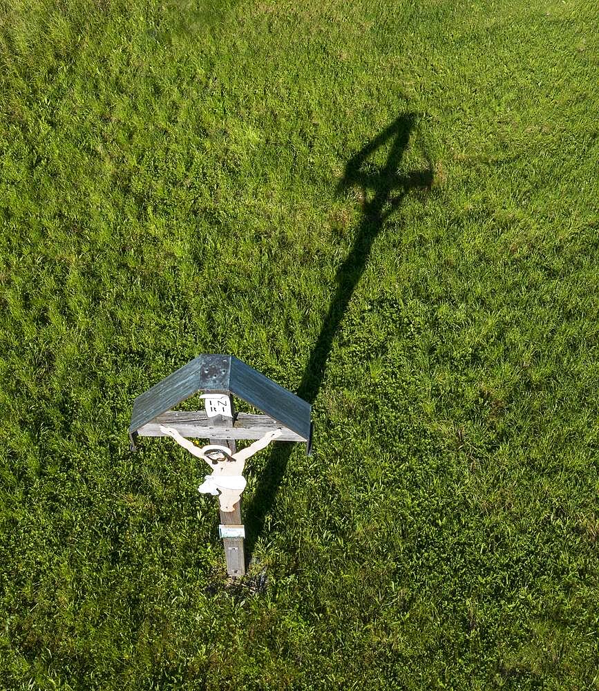 Drone image, wayside cross near Pattigham, Innviertel, Upper Austria, Austria, Europe