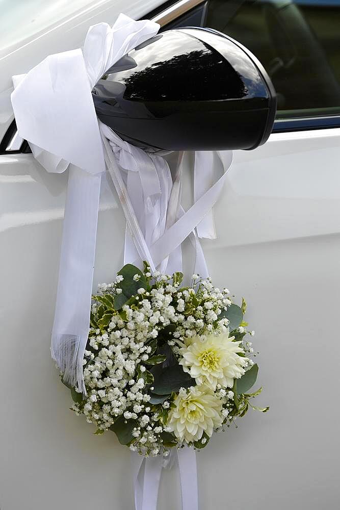 Wedding decoration on the wing mirror of a car, Germany, Europe