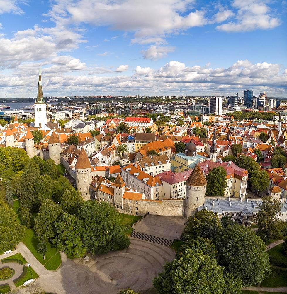 City wall, Revaler city fortification, Tallinna linnamueuer with wall towers and Olai church, Tallinn, Estonia, Europe