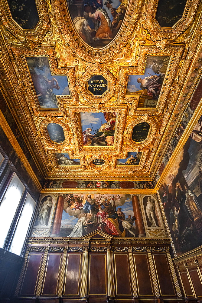 Decorated ceiling, fresco and ceiling painting, interior, Doge's Palace, Palazzo Ducale, Venice, Veneto, Italy, Europe