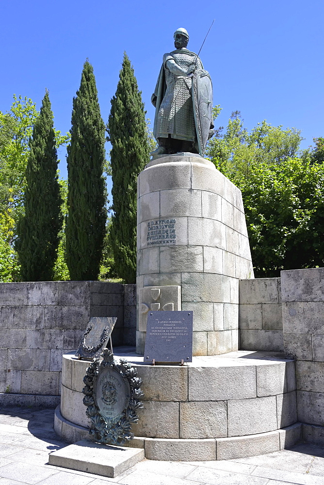 Dom Afonso Henriques statue and memorial, Guimaraes, Minho, Portugal, Europe