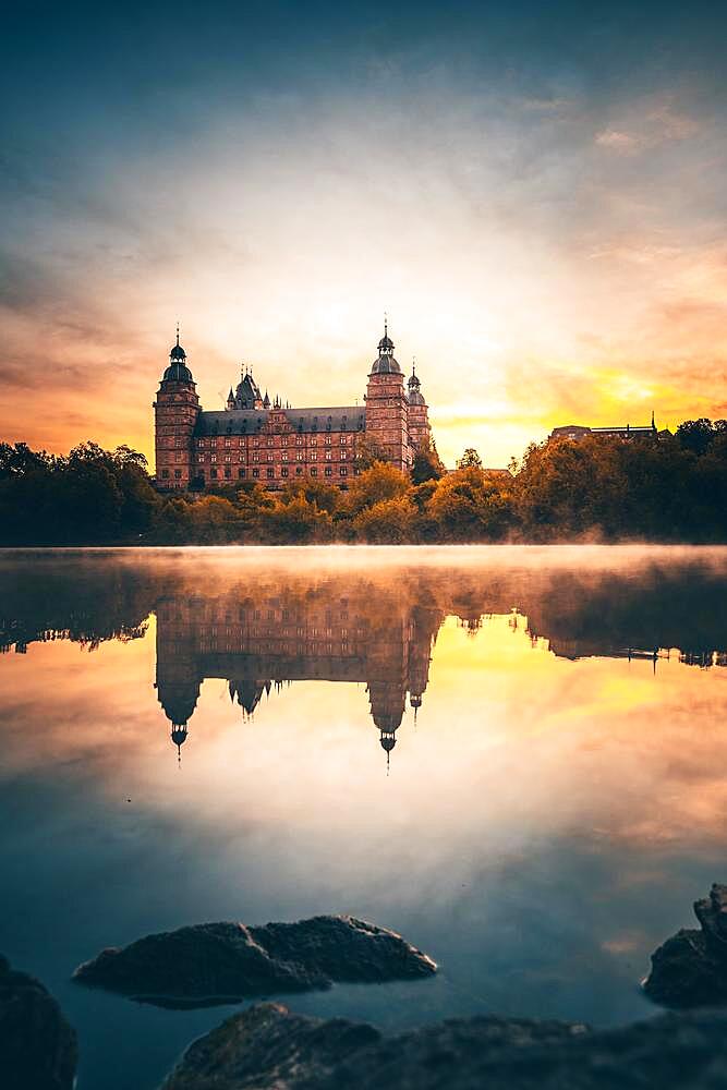 Johannisburg Castle reflected in the Main River, riverbank, dawn, sunrise, fog, Renaissance castle, Aschaffenburg, Lower Franconia, Bavaria, Germany, Europe