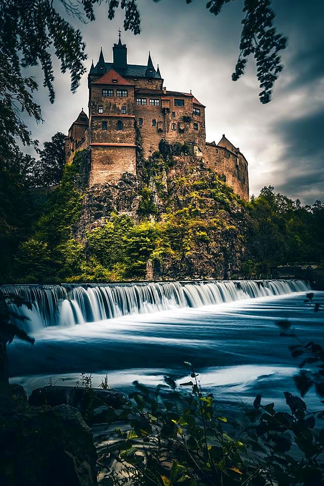 Viewpoint of Kriebstein Castle and Zschopau with a weir in the foreground, Saxony, Germany, Europe