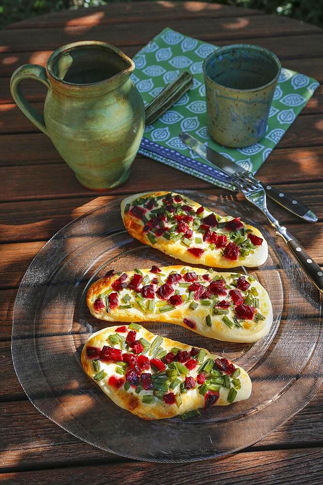 Swabian cuisine, Hohenloher Blootz, Blooz, salty yeast yeast dough pastry with sour cream, beetroot and green beans, Germany, Europe