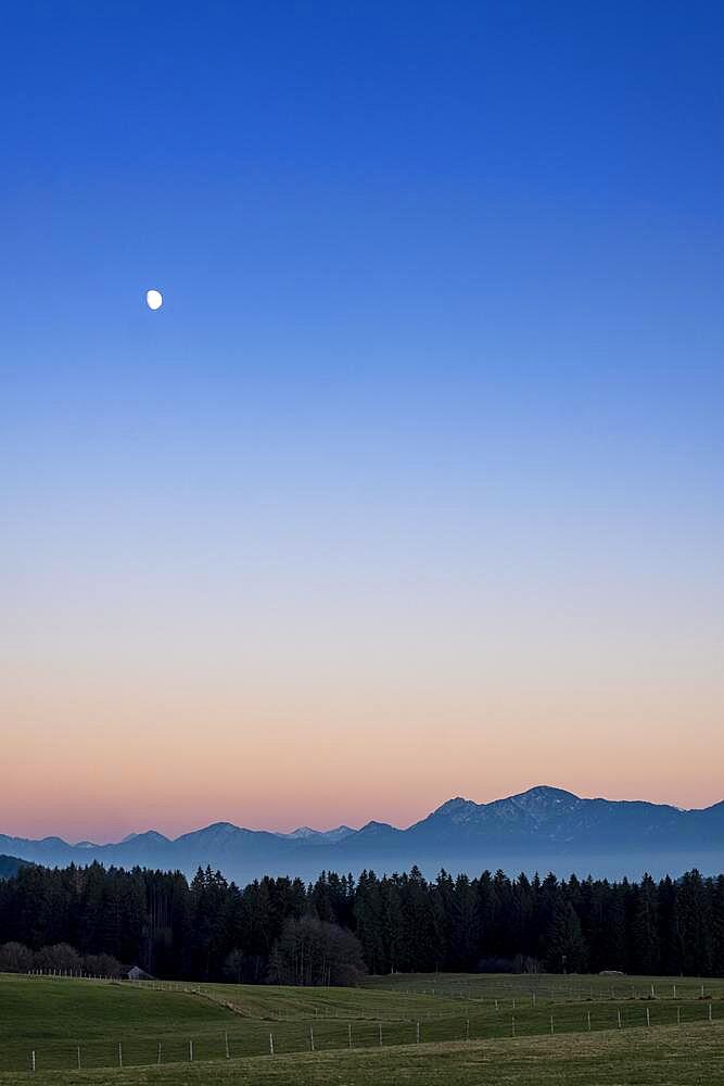 Sunset, evening view, view from Schoenberg, Rottenbuch, to the Alps, Pfaffenwinkel, Upper Bavaria, Bavaria, Germany, Europe