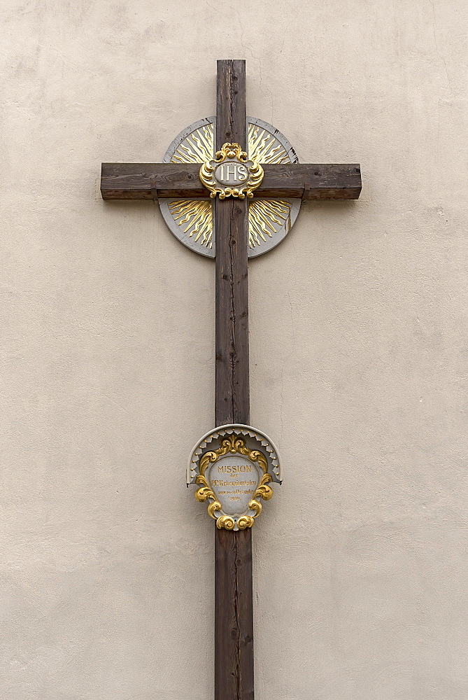 Wooden cross from 1919 at the Church of the Assumption of the Virgin Mary, Neunkirchen am Sand, Middle Franconia, Bavaria, Germany, Europe