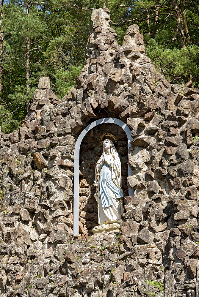 Statue of the Virgin Mary at the Grotto of the Virgin Mary, replica of the Grotto of Lourdes, place of pilgrimage, Bad Salzschlirf, Vogelsberg and Roehn, Fulda, Hesse, Germany, Europe