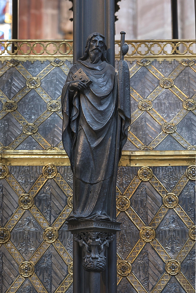 Apostle Jacob the Elder, attributes the scallop shell and pilgrim's bar, Sebaldus tomb created by Peter Vischer 1507-1517, St. Sebaldus Church, Nuremberg, Middle Franconia, Bavaria, Germany, Europe