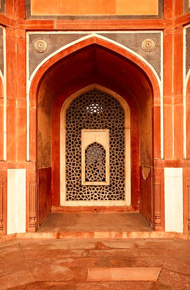 Arch with carved marble window Mughal style Humayun's tomb, Delhi