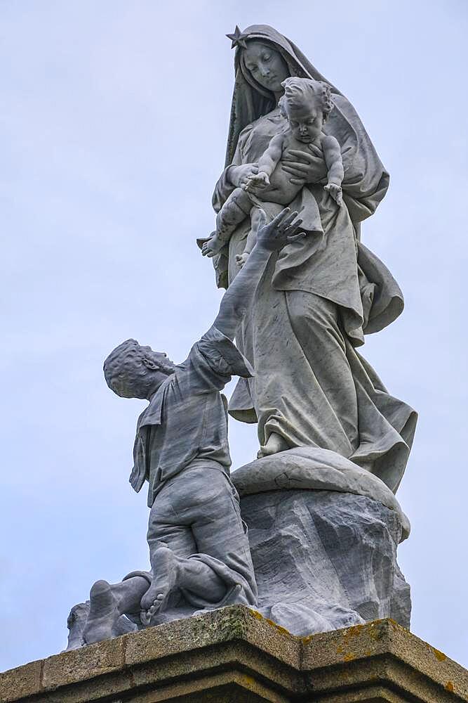 Statue of Notre-Dame des naufrages (Mother of God of the castaways) at the Pointe du Raz Beg ar Raz, rocky cape, end of Cap Sizun in the west of the commune of Plogoff, department of Finistere Penn ar Bed, region of Brittany Breizh, France, Europe