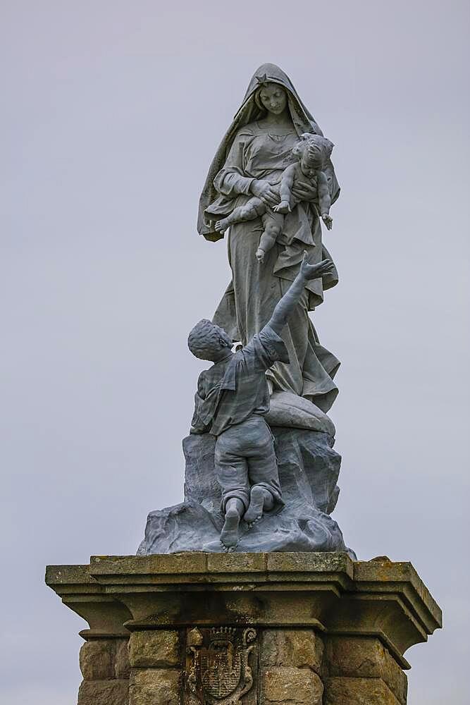 Statue of Notre-Dame des naufrages (Mother of God of the castaways) at the Pointe du Raz Beg ar Raz, rocky cape, end of Cap Sizun in the west of the commune of Plogoff, department of Finistere Penn ar Bed, region of Brittany Breizh, France, Europe