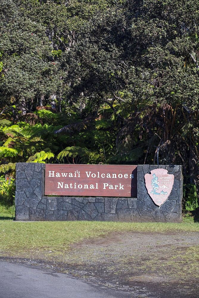 Hawai'i Volcanoes National Park, sign at the entrance, Volcano Village, Big Island, Hawaii, USA, North America