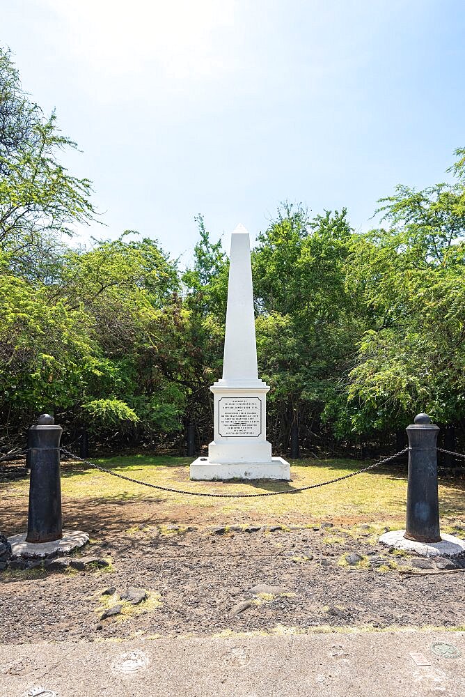 Caption Cook Monument at the end of Ka'Awaloa, Captain Cook Monument Trail, Kealakekua, Caption Cook, Big Island, Hawaii, USA, North America