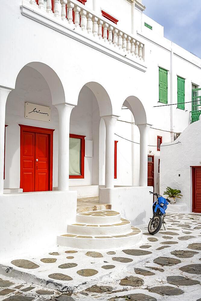 White Cycladic house with columns and red door, alleys of the old town Chora, Mykonos Town, Mykonos, Cyclades, Greece, Europe