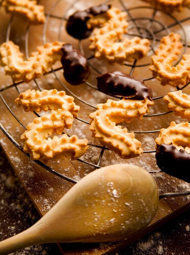 Baking, shortbread on grill with wooden spoon