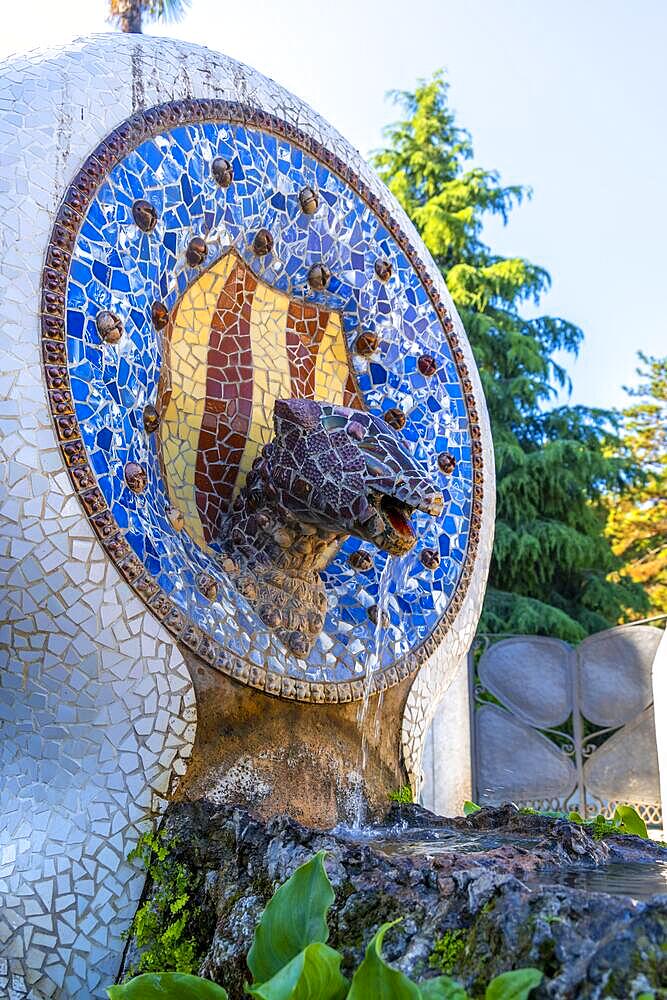 Fountain with mosaic at the entrance steps, Park Gueell, park by Antoni Gaudi, Catalonia, Spain, Europe