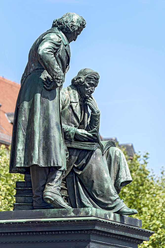 Monument Brothers Jakob and Wilhelm Grimm, Brothers Grimm Monument, German Studies, Fairy Tales, double statue made of bronze by Syrius Eberle, German Fairy Tale Route, Neustaedter Marktplatz, Hanau, Hesse, Germany, Europe