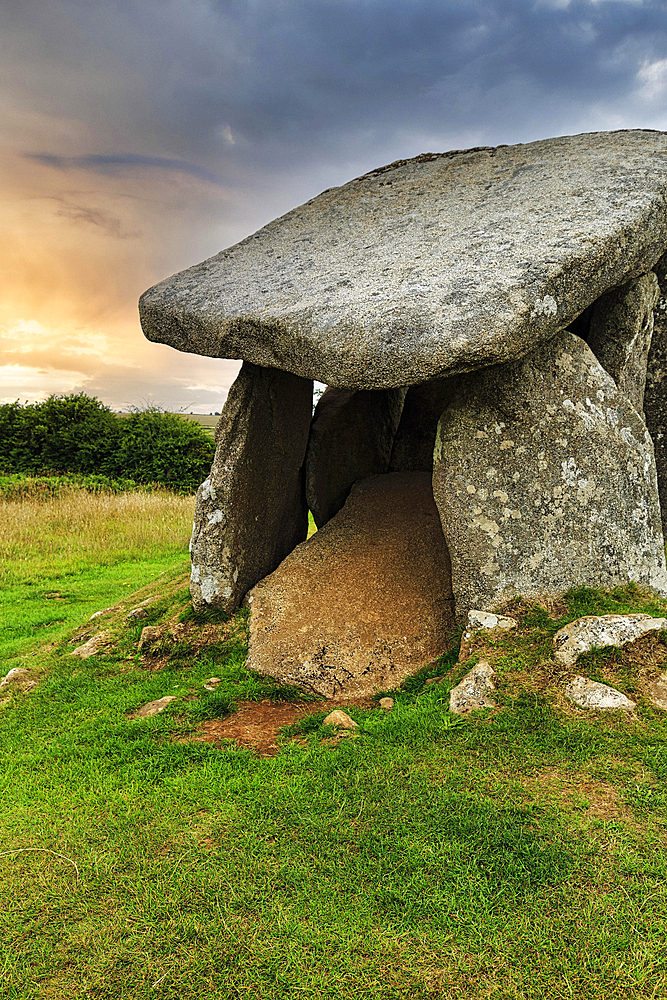 Trethevy Quoit Megalithic Stone Tomb, Dolmen, Portal Tomb, House of the Giant, Evening Sky, Tremar Coombe, Bodmin Moor, Cornwall, England, United Kingdom, Europe