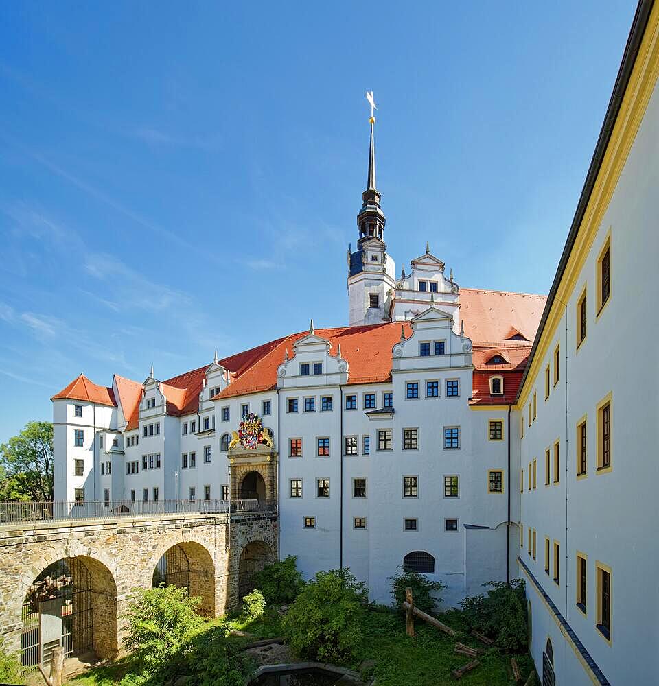 Castle Bridge and Bear Pit, Hartenfels Castle, Torgau, Saxony, Germany, Europe