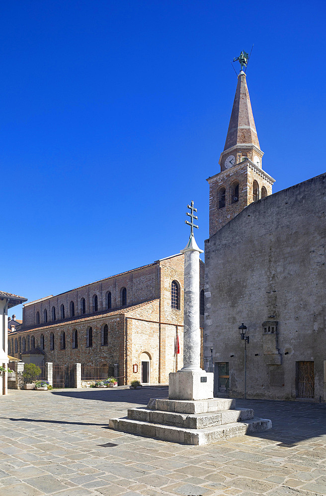 Monument Croce Del Patriarcato Gradese with Basilica di Sant Eufemia, Grado, Friuli Venezia Giulia, Italy, Europe