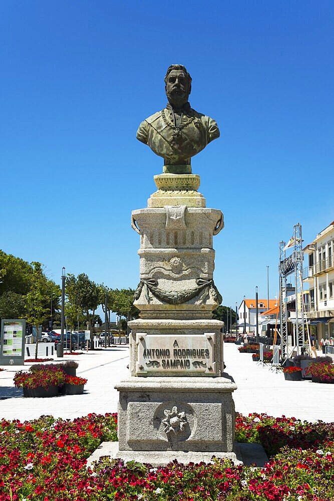 Stone bust on a pedestal with flowerbed in the foreground and clear sky in the background, monument by António Rodrigues Sampaio, Esposende, União das Freguesias de Esposende, Marinhas e Gandra, Norte, Portugal, Europe