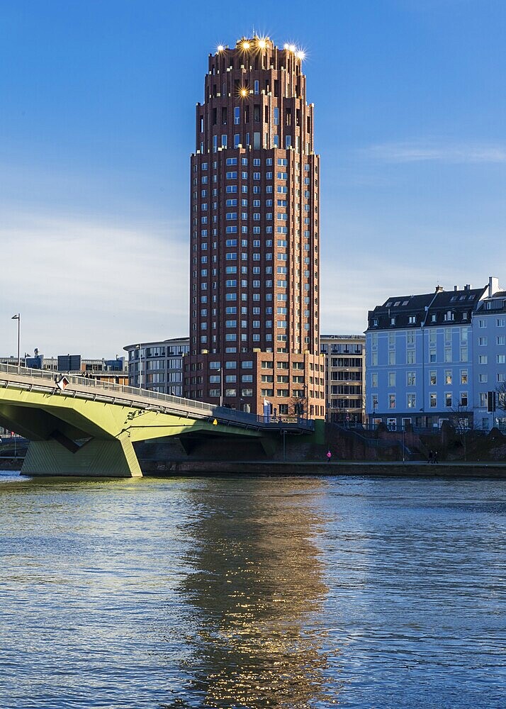 Main Plaza, hotel tower, with reflective golden lace, architect Hans Kollhoff, Frankfurt am Main, Hesse, Germany, Europe