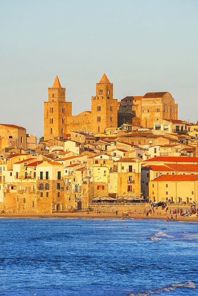 Historic centre with the Santissimo Salvatore Cathedral, Cefalu, Sicily, Italy, Europe