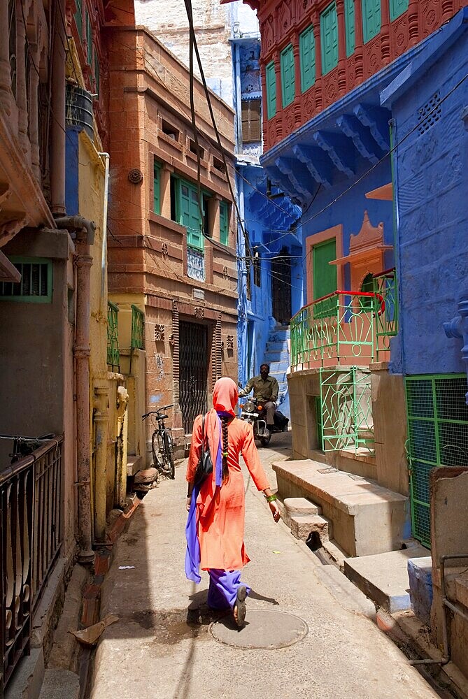 Indian woman walking down a lane, Sari, Jodphur, Rajasthan, India, Asia