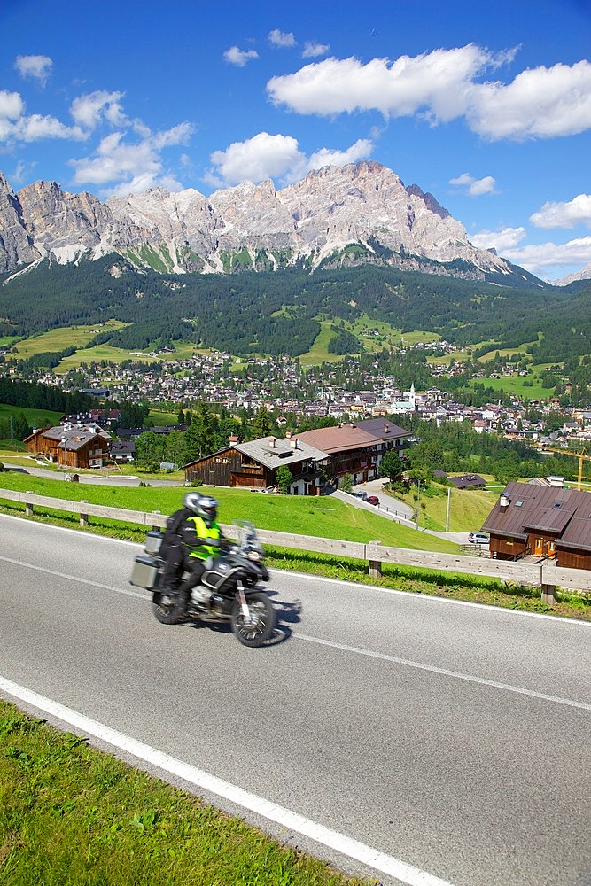 View of town and mountains, Cortina d' Ampezzo, Belluno Province, Veneto, Dolomites, Italy, Europe