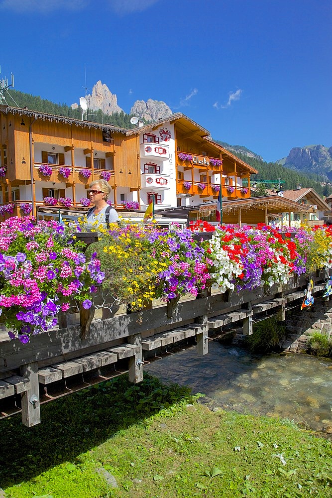 Bridge and flowers, Pozza di Fassa, Fassa Valley, Trento Province, Trentino-Alto Adige/South Tyrol, Italian Dolomites, Italy, Europe