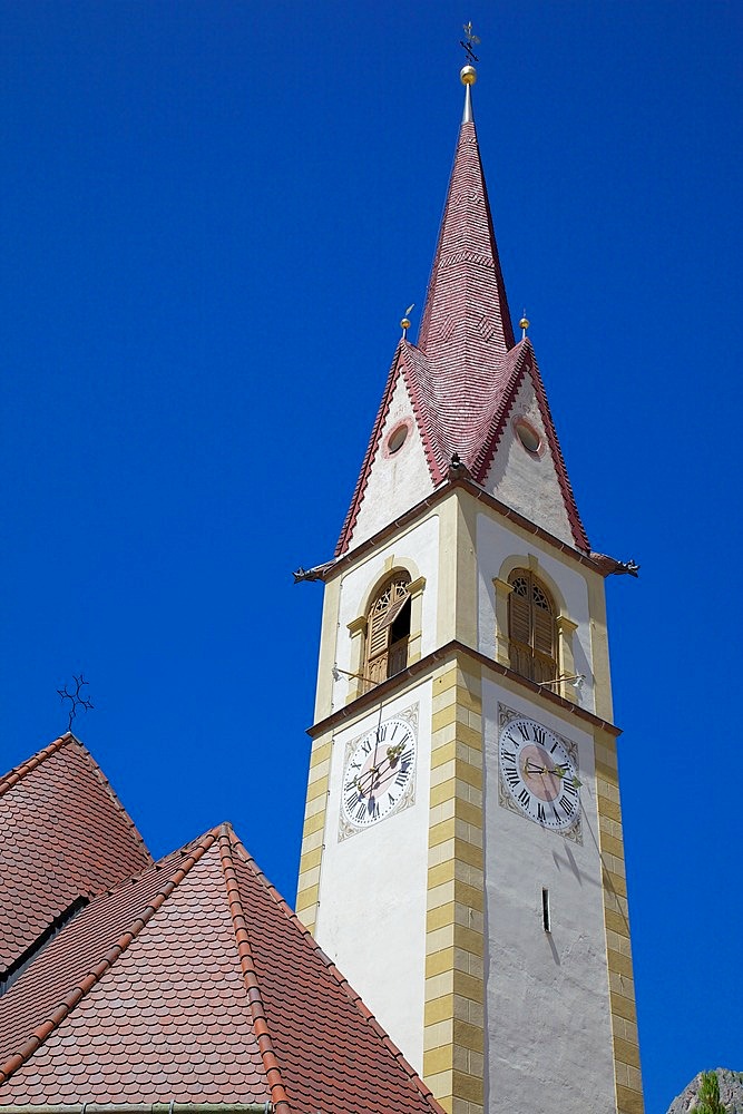 Church, Selva Gardena, Gardena Valley, Bolzano Province, Trentino-Alto Adige/South Tyrol, Italian Dolomites, Italy, Europe