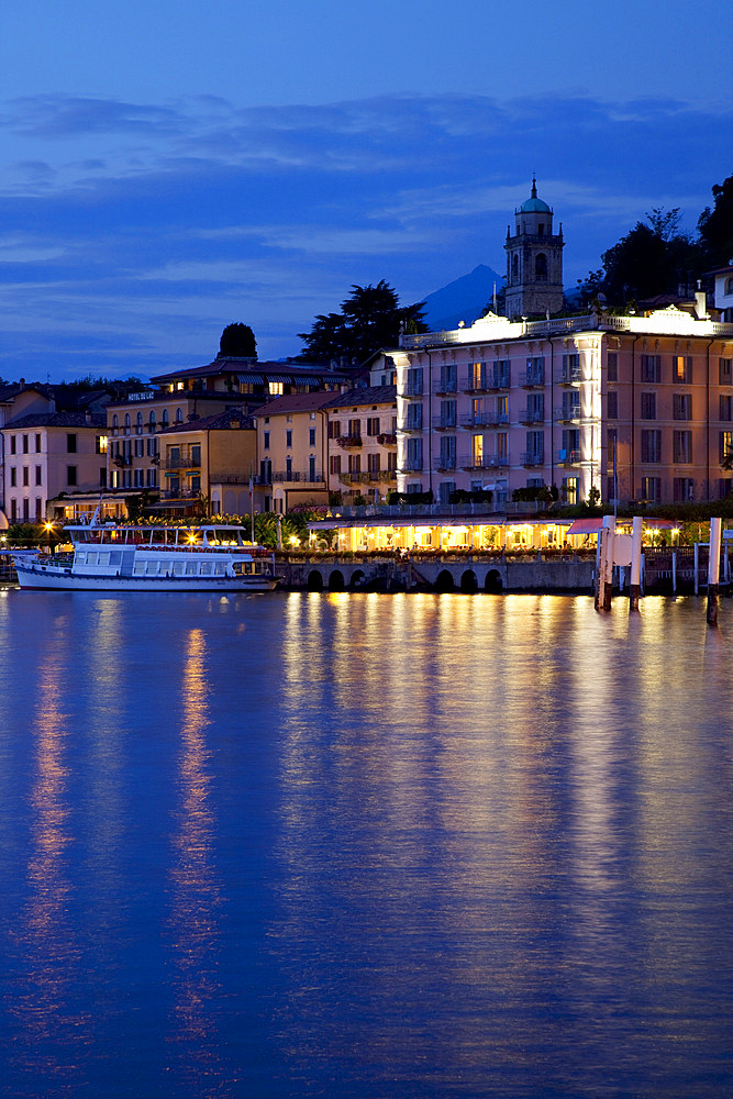 Promenade and lake at dusk, Bellagio, Lake Como, Lombardy, Italian Lakes, Italy, Europe