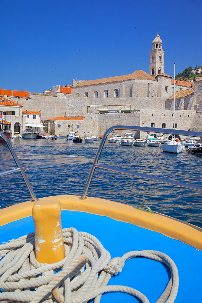 Approaching Old Town, UNESCO World Heritage Site, by boat, Dubrovnik, Dalmatia, Croatia, Europe