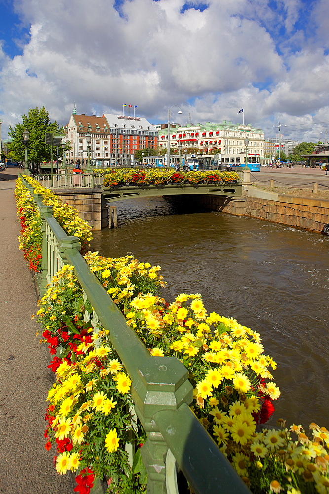 Canal and hotels, Drottningtorget, Gothenburg, Sweden, Scandinavia, Europe