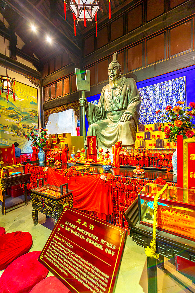 View of Emporor Yu's Palace in Arhat Buddhist Temple, Yuzhong District, Chongqing, China, Asia