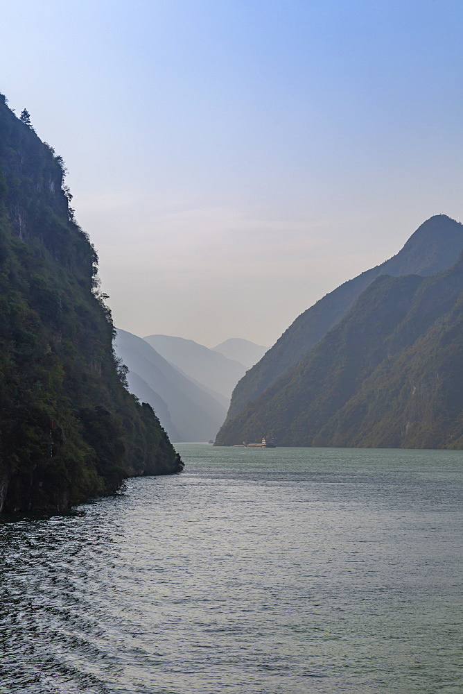 View of the Three Gorges on the Yangtze River from cruiseboat, People's Republic of China, Asia