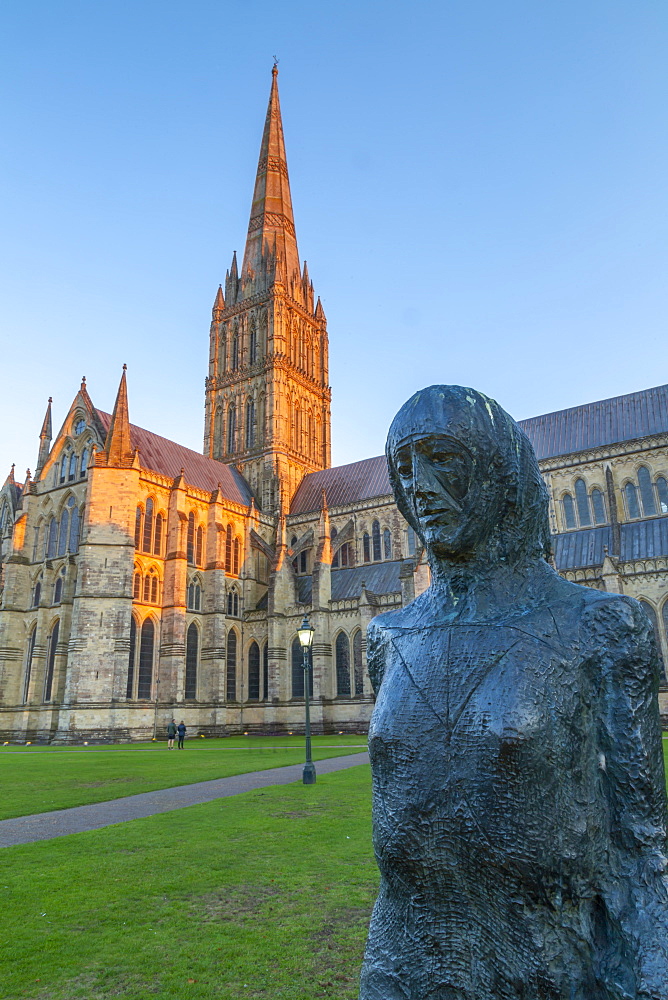 View of Salisbury Cathedral and statue at sunset, Salisbury, Wiltshire, England, United Kingdom, Europe