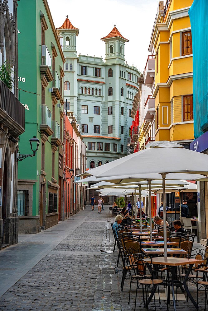 View of cafe and restaurants in back street near Columbus Square, Las Palmas, Gran Canaria, Canary Islands, Spain, Atlantic, Europe