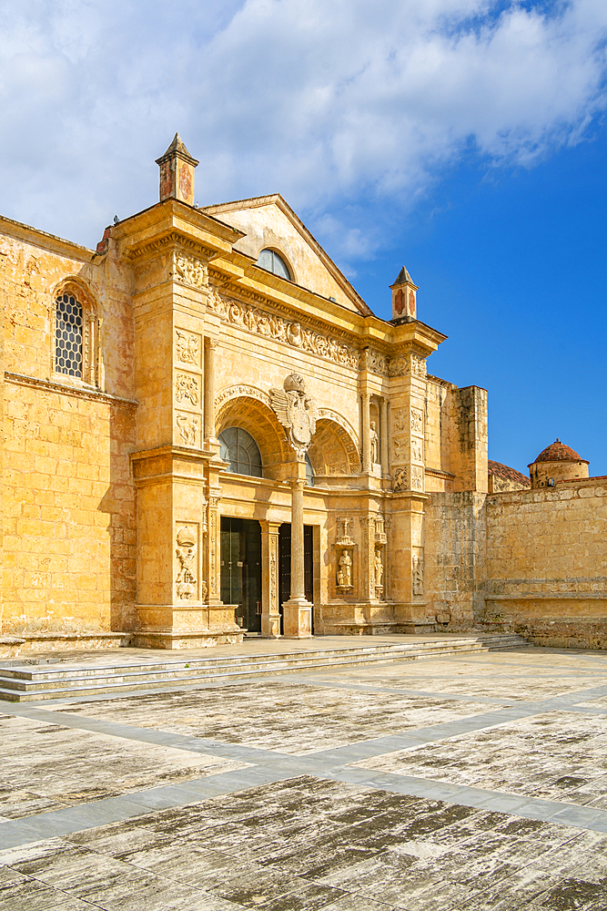 View of 16th-century Gothic Cathedral, Santo Domingo, Dominican Republic, West Indies, Caribbean, Central America