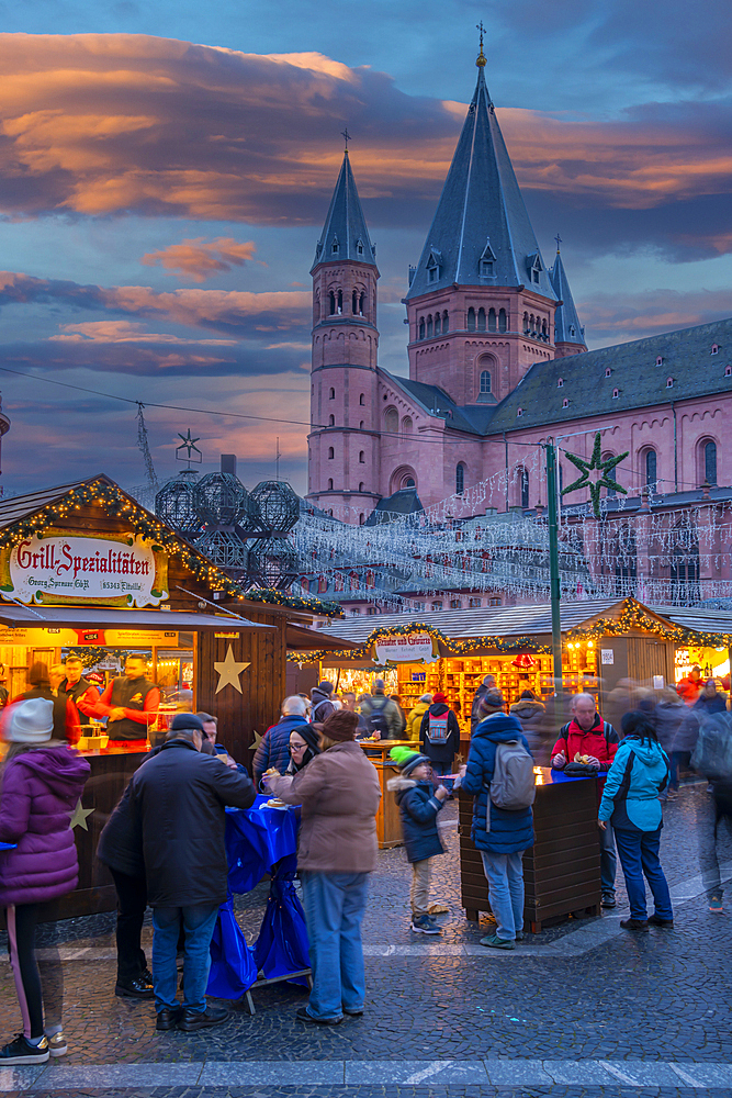 View of Christmas Market and Cathedral in Domplatz, Mainz, Rhineland-Palatinate, Germany, Europe