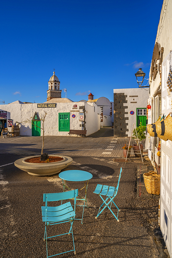 View of shop and Parroquia de Nuestra Senora de Guadalupe de Teguise, Teguise, Lanzarote, Las Palmas, Canary Islands, Spain, Atlantic, Europe