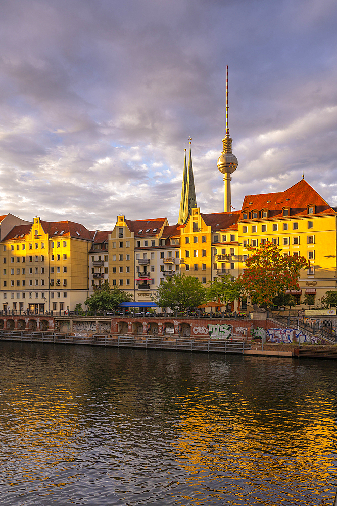 View of River Spree and Berliner Fernsehturm at sunset, Nikolai District, Berlin, Germany, Europe