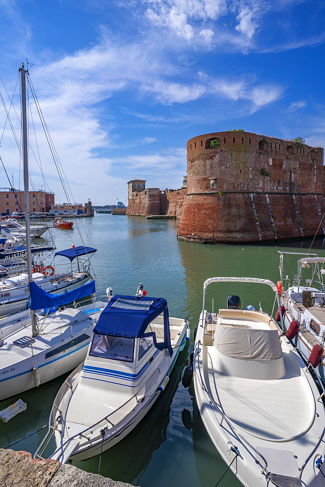 View of Vecchia Fortress and boats in harbour, Livorno, Province of Livorno, Tuscany, Italy, Europe