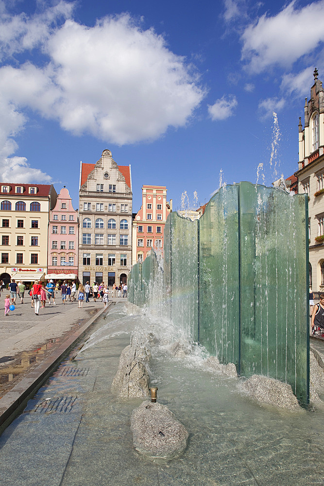 Market Square and fountain, Old Town, Wroclaw, Silesia, Poland, Europe