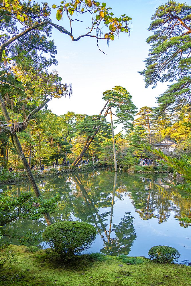 View of Hisago-ike Pond and Yugao-tei (Gourd Tea House) in Kenrokumachi Japanese Garden, Kanazawa City, Ishikawa Prefecture, Honshu, Japan, Asia