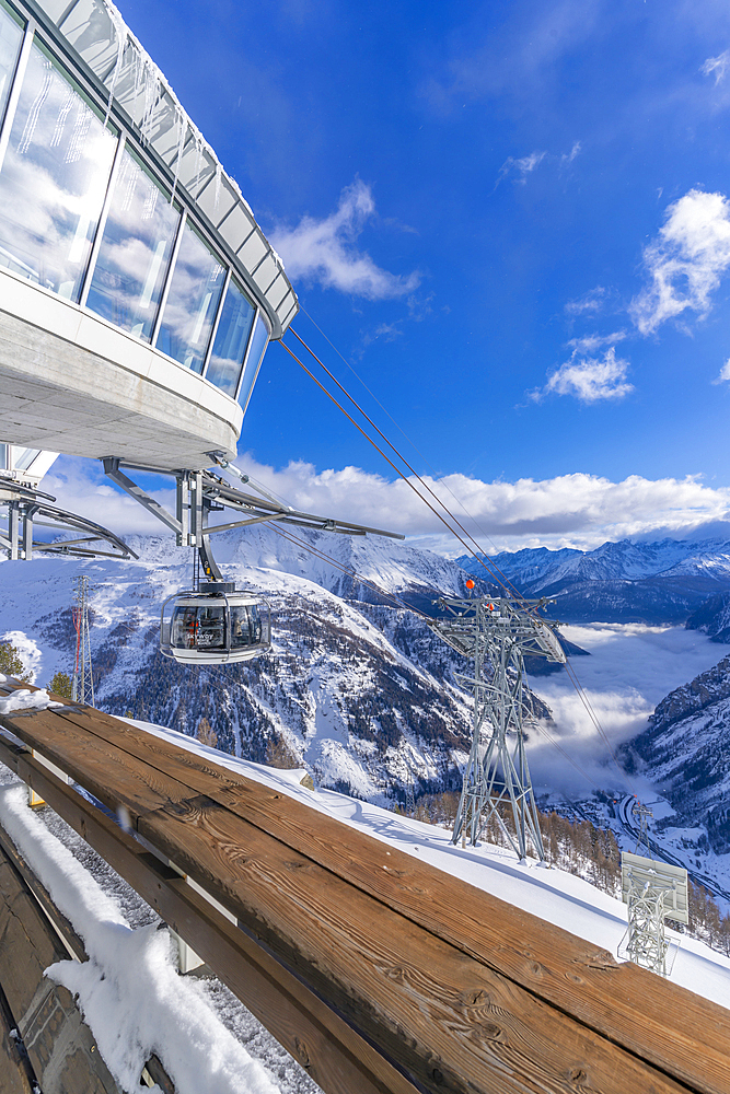 View of snow covered Aosta Valley, mountains and Skyway Monte Bianco cable car in winter, Courmayeur, Aosta Valley, Italy, Europe