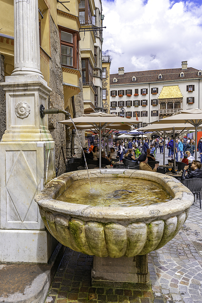 View of cafes and Golden Roof in Herzog-Friedrich-Straße in the old town of Innsbruck on a sunny day in summer, Innsbruck, Tyrol Region, Austria, Europe