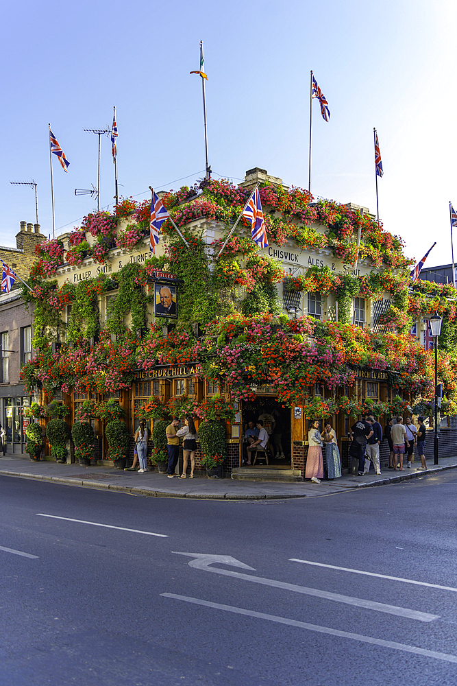 View of the The Churchill Arms, Kensington during summer, Kensington, London, England, United Kingdom, Europe