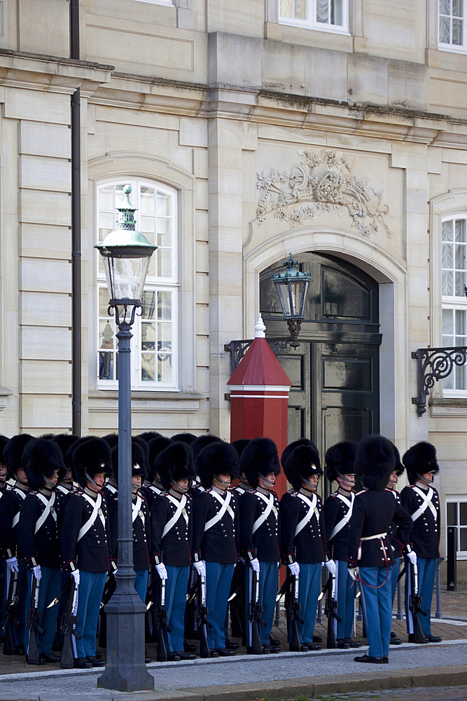 Guards at the Amalienborg Castle, Copenhagen, Denmark, Scandinavia, Europe
